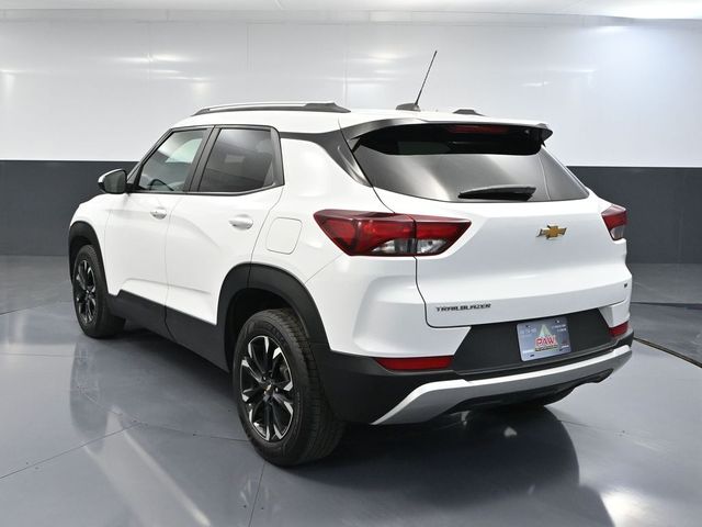 2023 Chevrolet Trailblazer LT photo 2