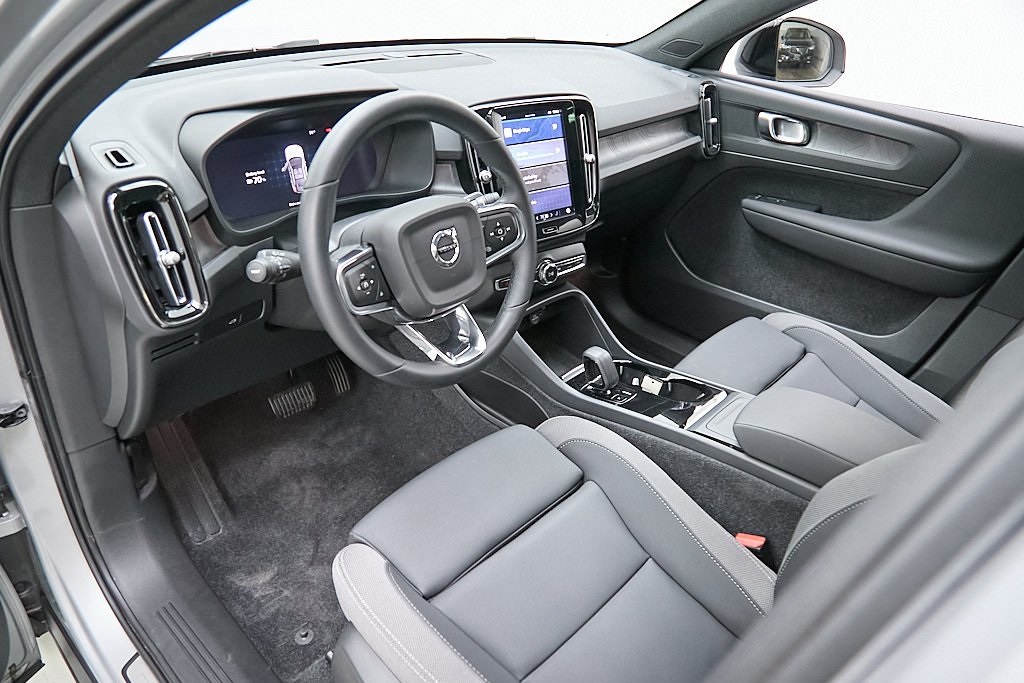 2023 VOLVO C40 - Image 11