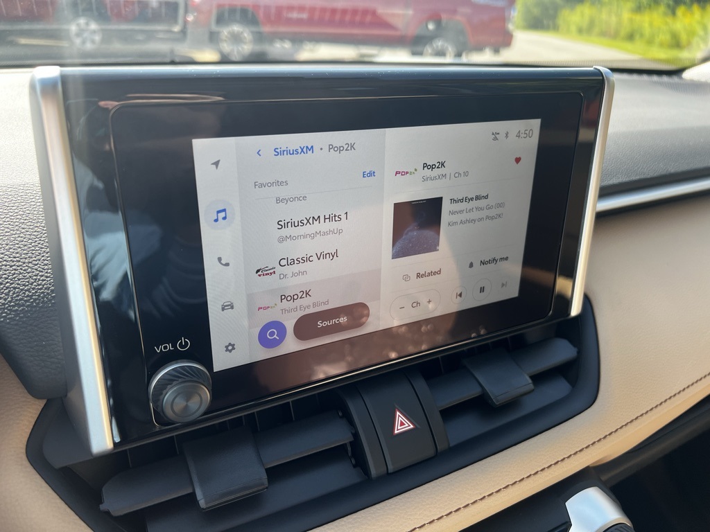 2025 Toyota RAV4 Hybrid XLE photo 17