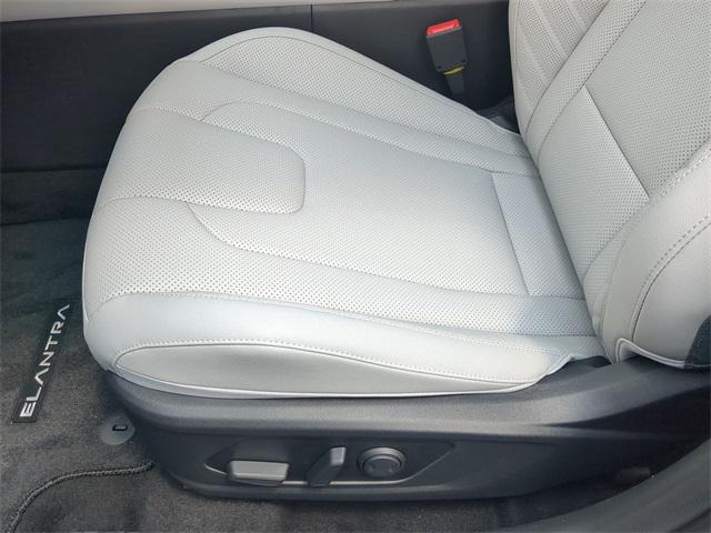 2025 Hyundai Elantra Hybrid Limited photo 12