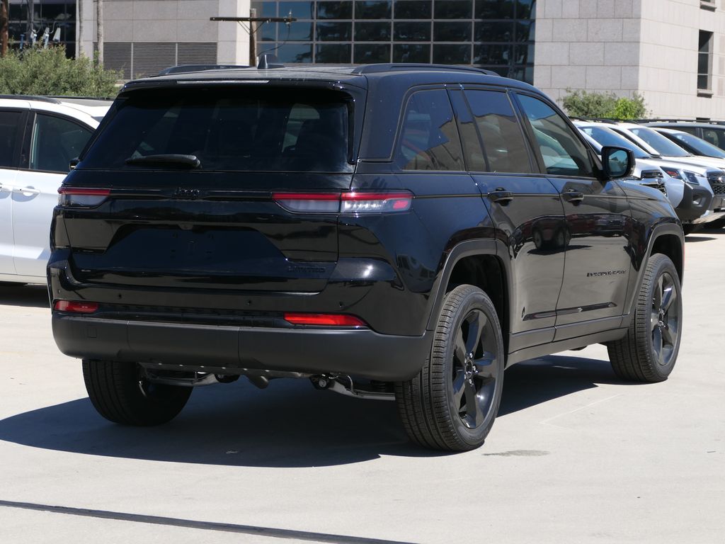 2025 Jeep Grand Cherokee Limited photo 2