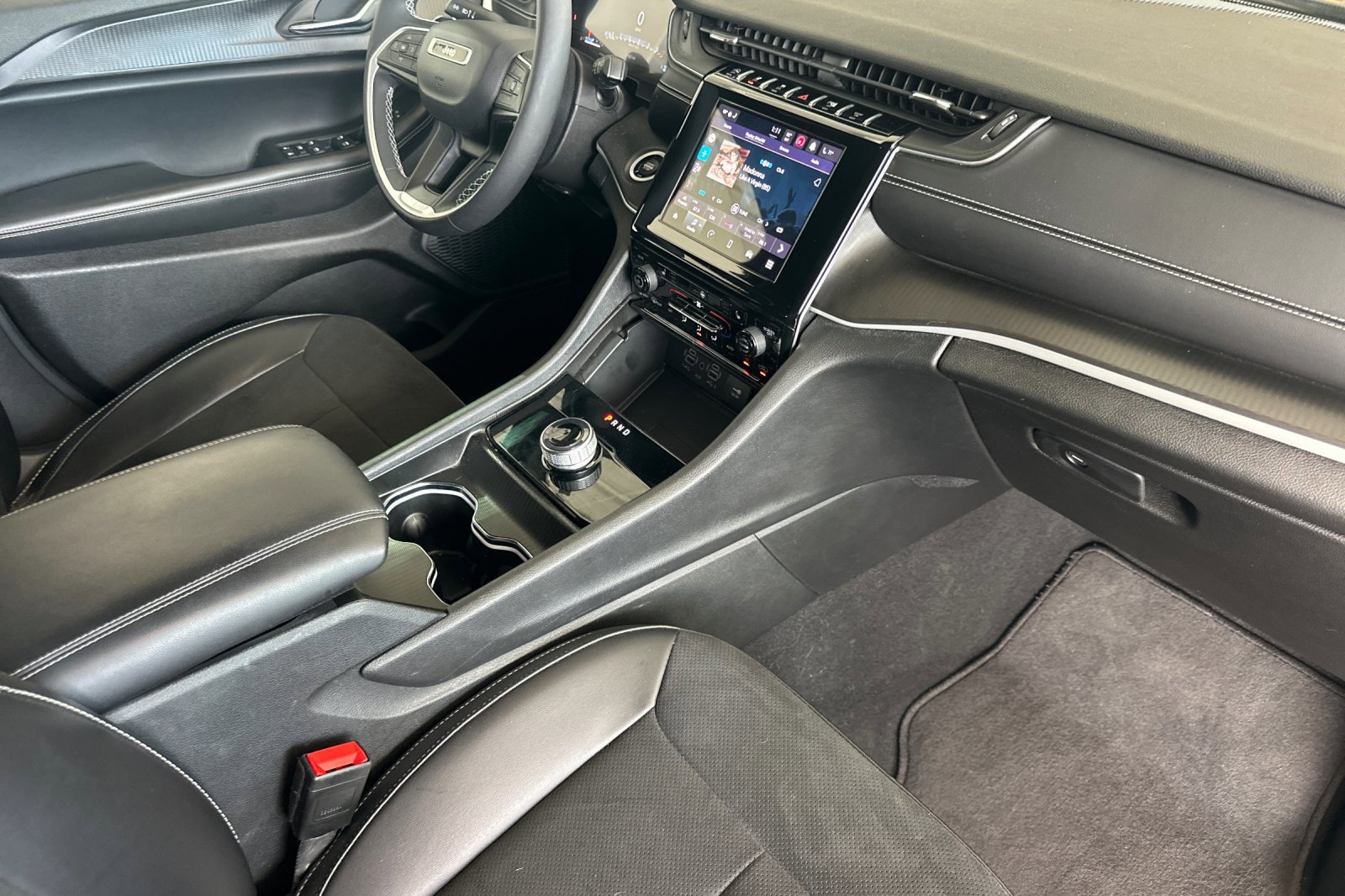 2024 Jeep Grand Cherokee Altitude photo 16