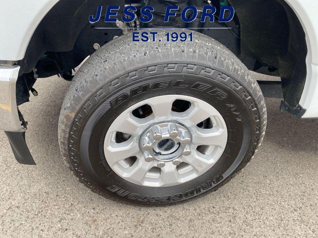 2023 Ford F-350 XLT photo 9