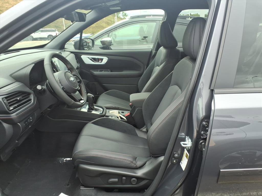 2025 Subaru Forester Touring photo 3