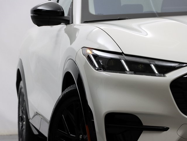 2025 Ford Mustang Mach-E Premium photo 4