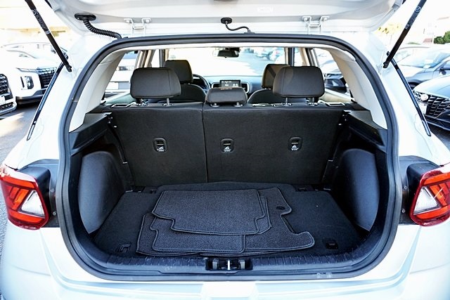 Used 2023 Silver Hyundai SE image 11