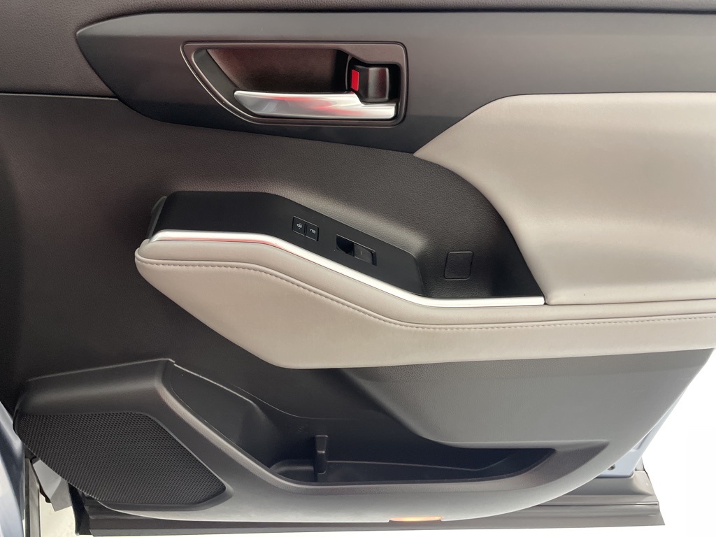 2021 Toyota Highlander XLE photo 43