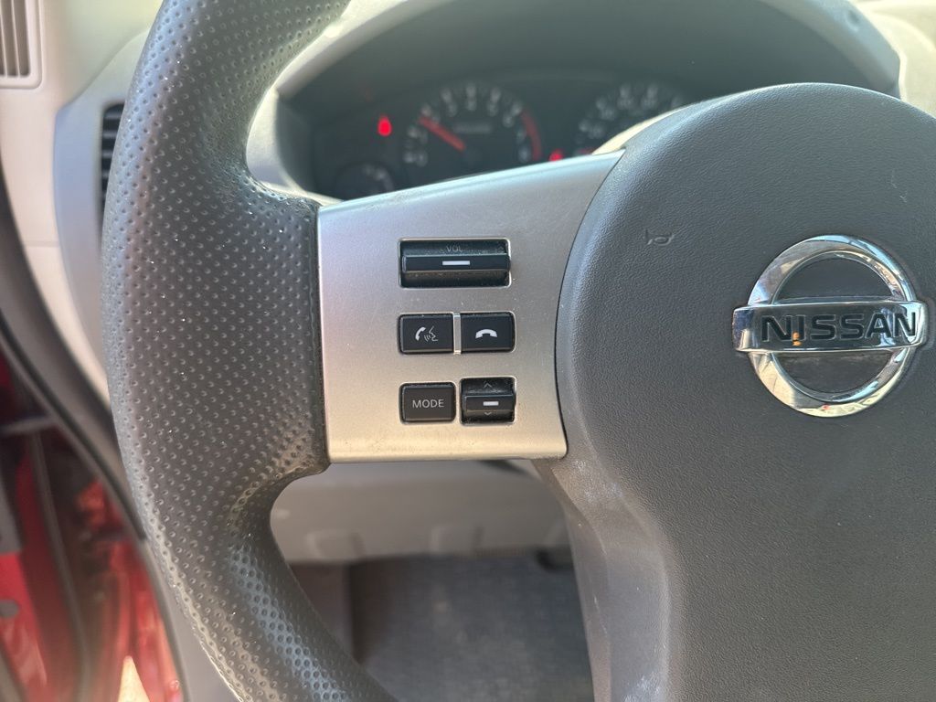 2016 Nissan Frontier SV photo 9