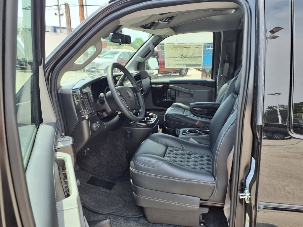 2025 Gmc Savana Cargo 2500 photo 3