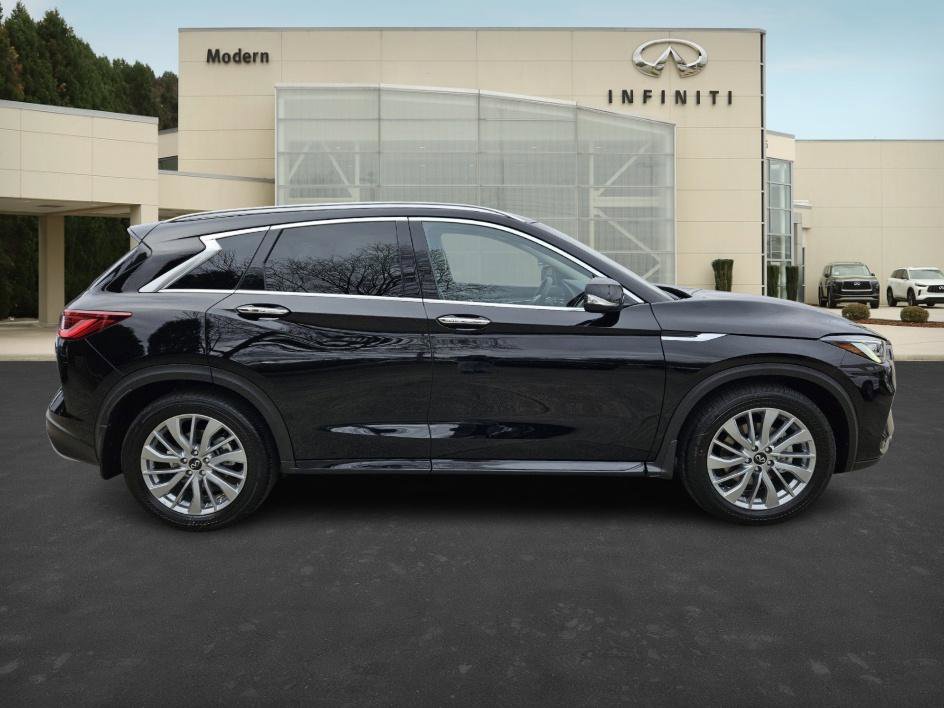 2025 Infiniti QX50 Luxe AWD photo 4