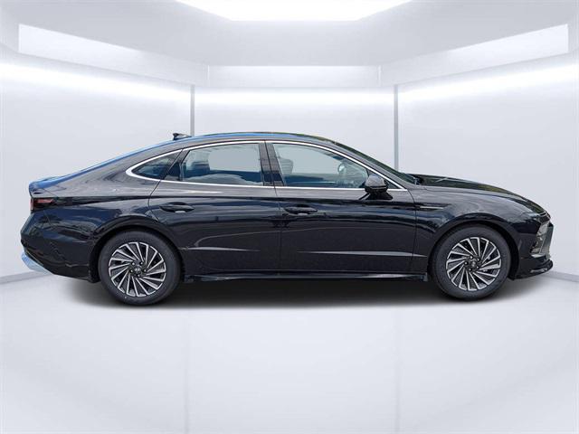 2025 Hyundai Sonata Hybrid SEL photo 2