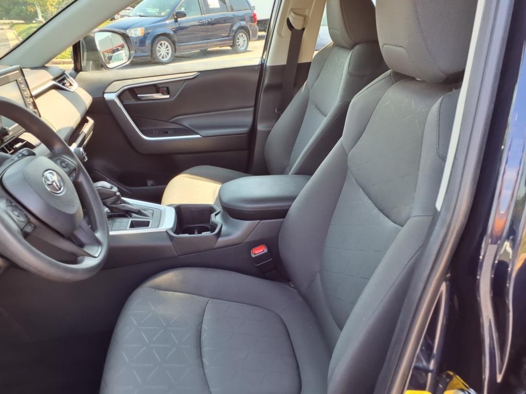 2022 Toyota RAV4 XLE photo 14