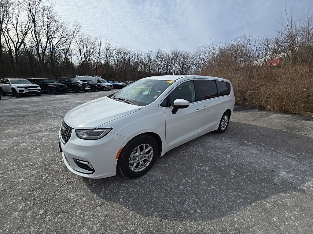Used 2023 Chrysler Pacifica Touring L with VIN 2C4RC1BG9PR536069 for sale in Kansas City