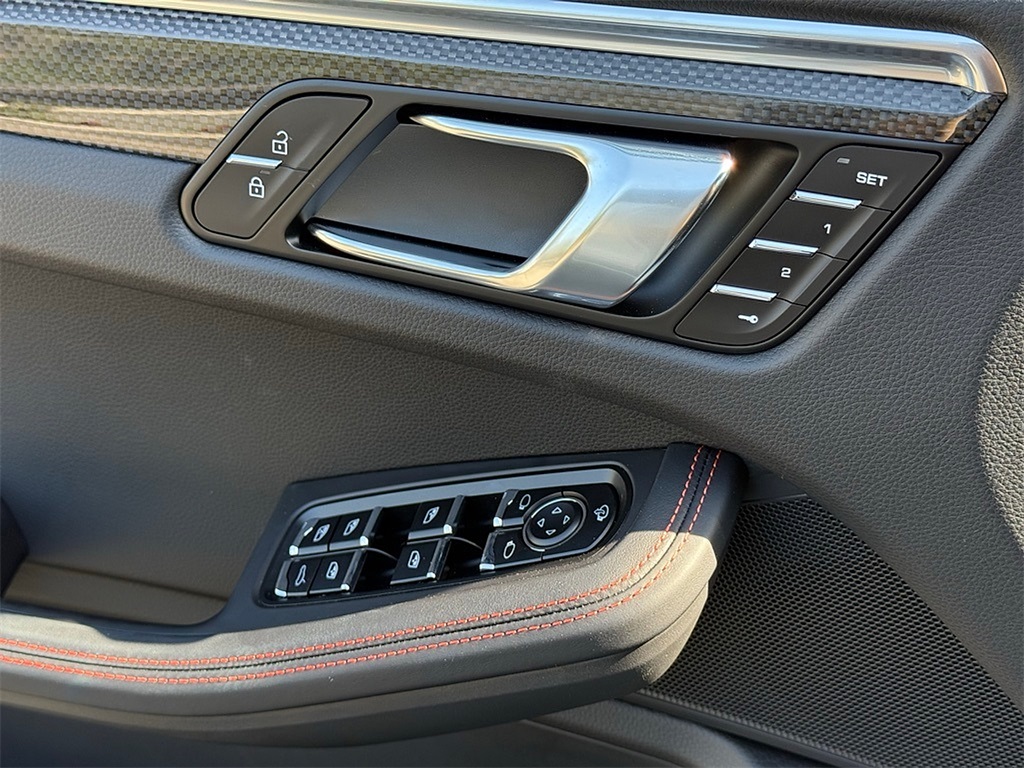 2025 Porsche Macan GTS photo 25
