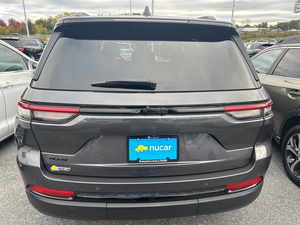 2023 Jeep Grand Cherokee Altitude photo 2