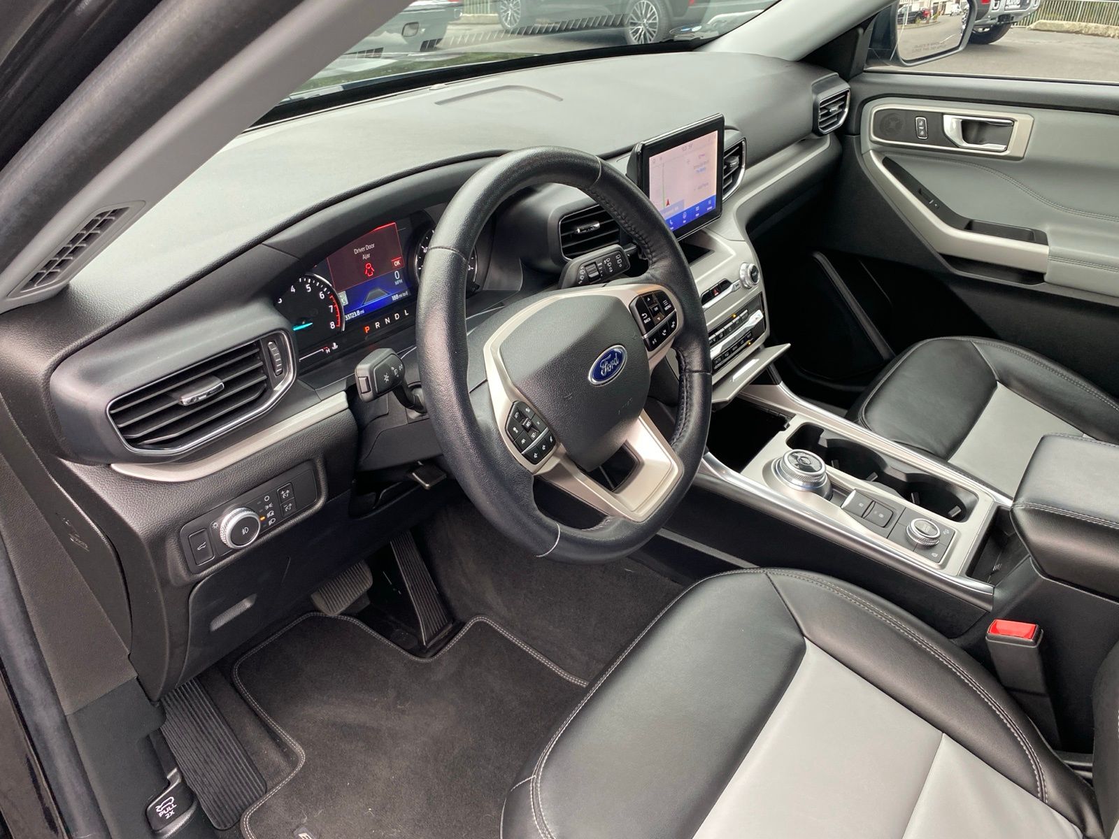 2022 Ford Explorer XLT photo 8
