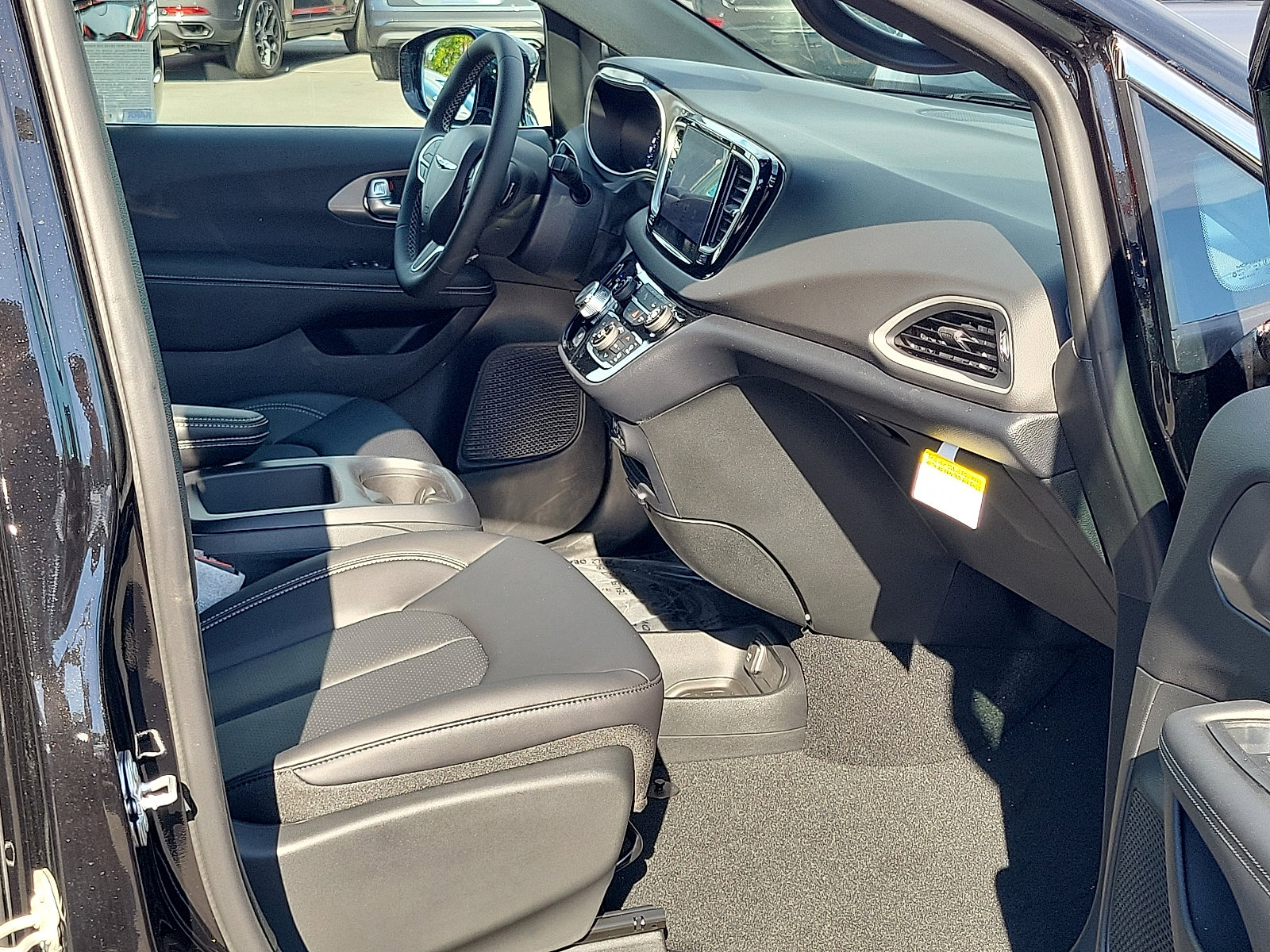 2025 Chrysler Voyager LX photo 12