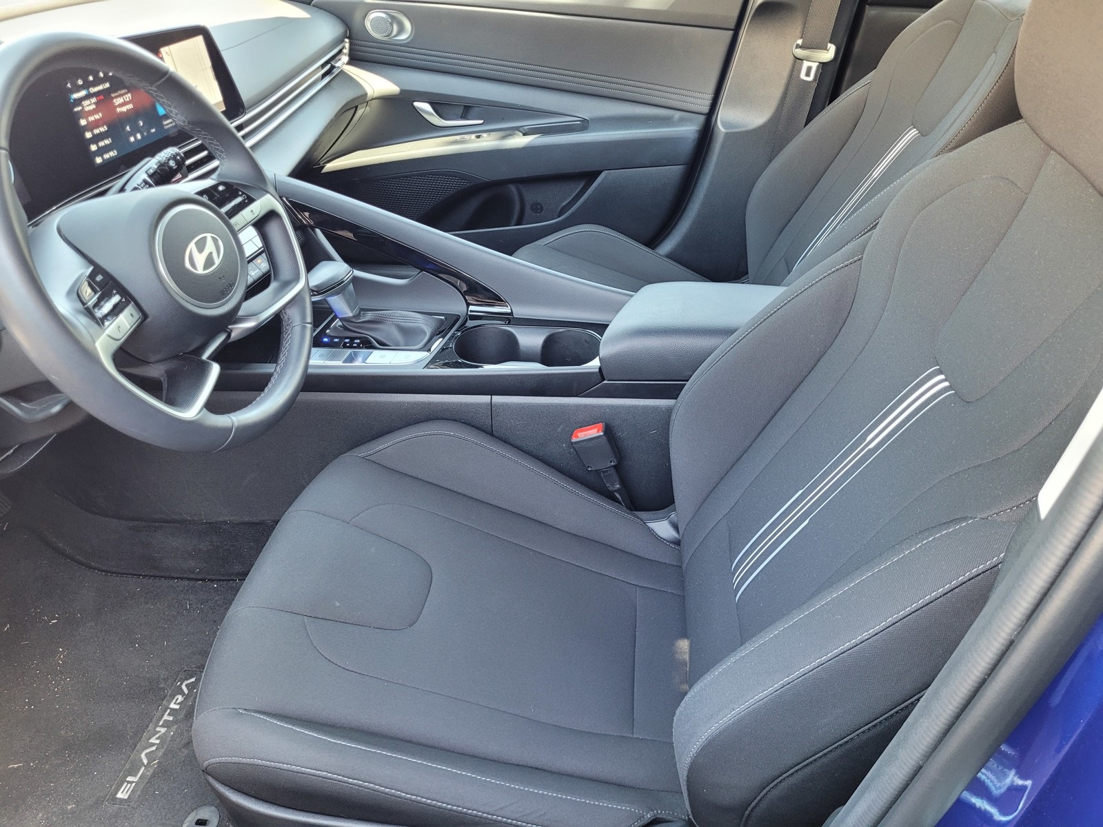 2025 Hyundai Elantra SEL Convenience photo 11