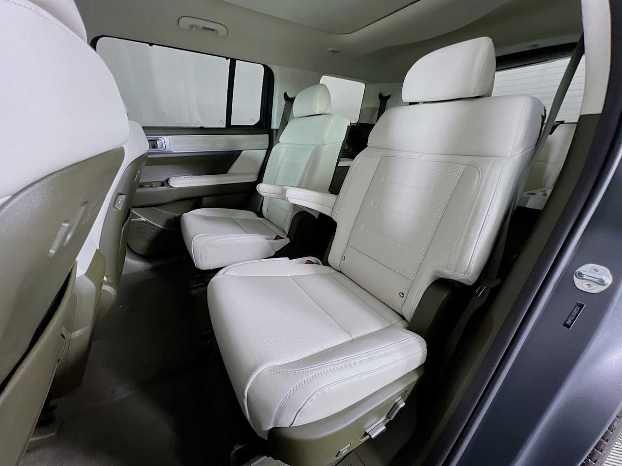 2025 Hyundai Santa Fe Calligraphy photo 2