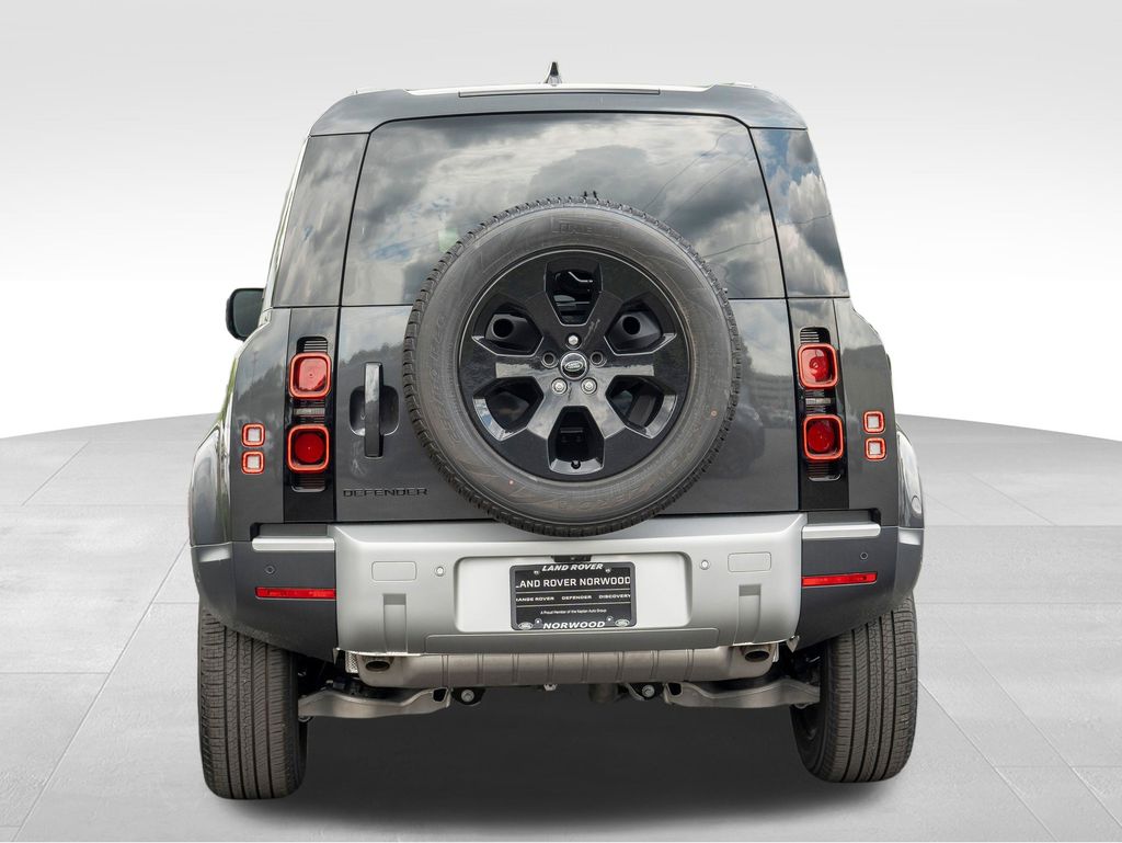 2025 Land Rover Defender 110 S photo 3