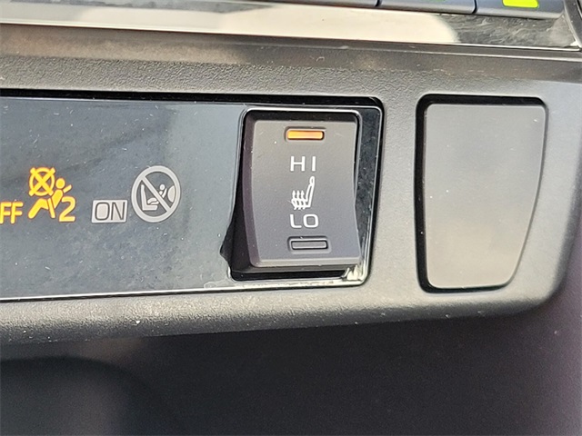 2023 Toyota RAV4 Hybrid XLE Premium photo 17