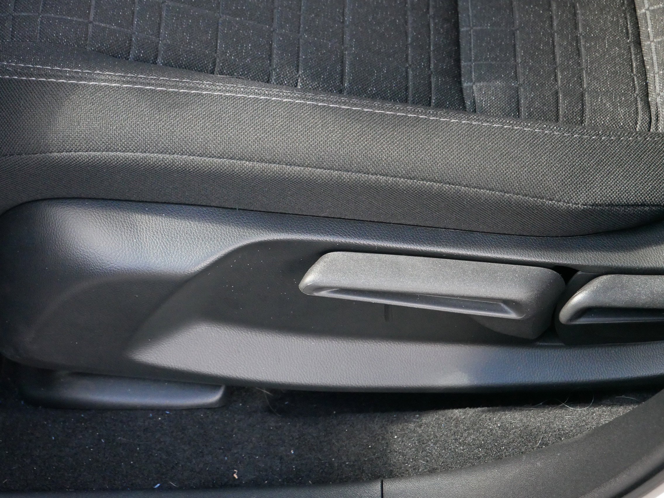 2025 Honda HR-V LX photo 16