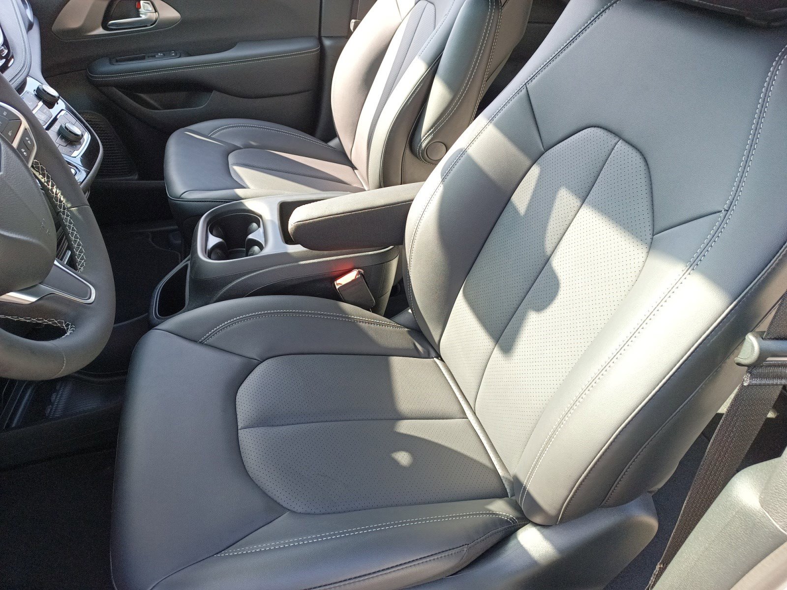 2026 Chrysler Pacifica photo 19