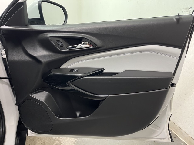 2025 Chevrolet Trax LT photo 21