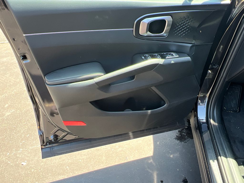 2025 Kia Sorento S photo 10
