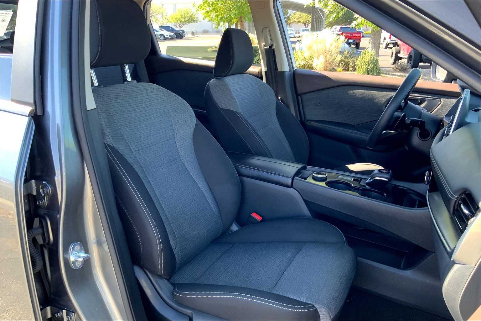 2023 Nissan Rogue SV photo 7