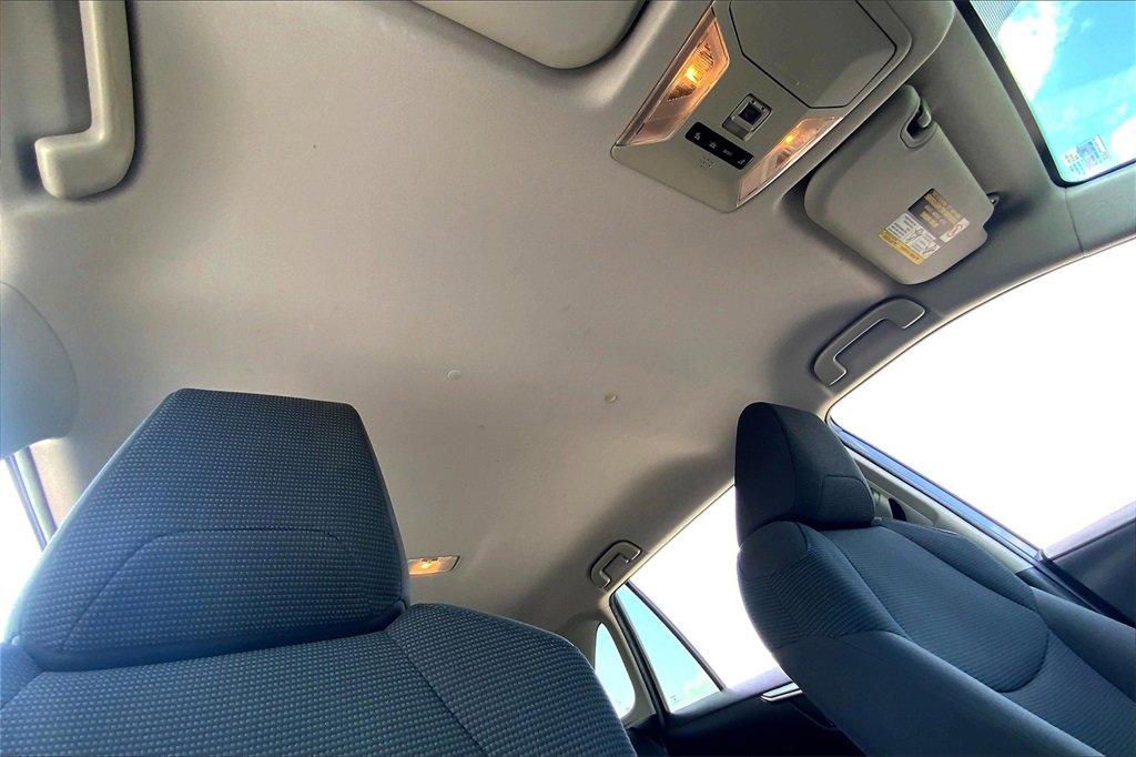 2021 Toyota RAV4 LE photo 21