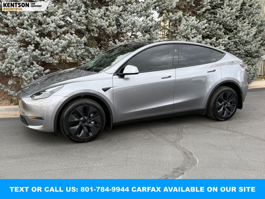 2025 Tesla Model Y Long Range's photo