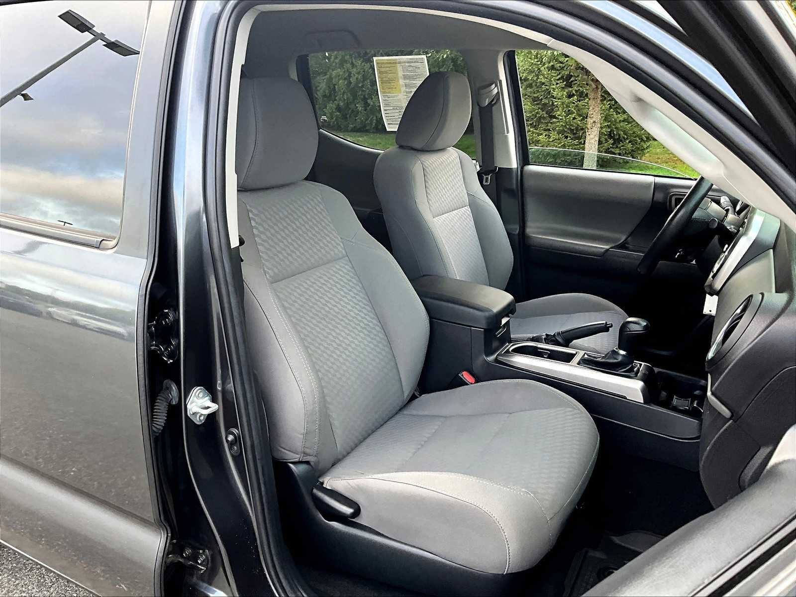 2022 Toyota Tacoma SR5 photo 11