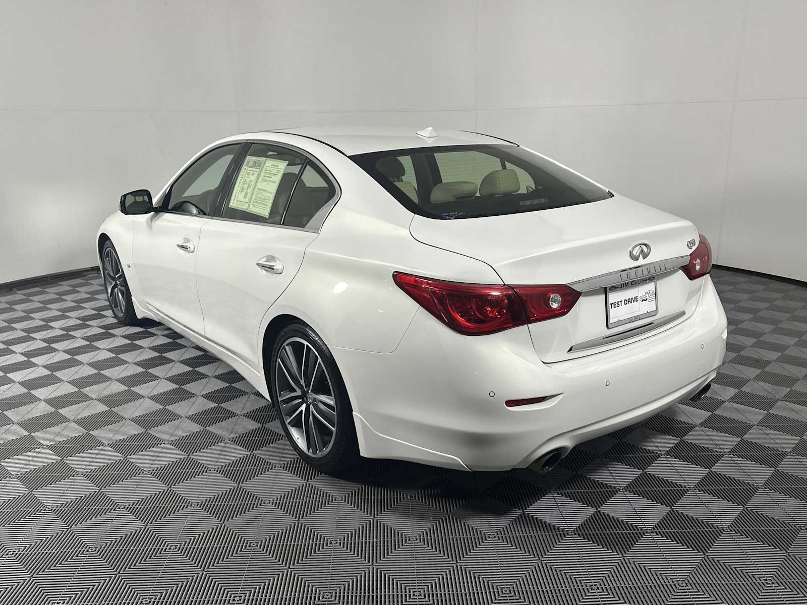 2015 Infiniti Q50 Premium photo 4
