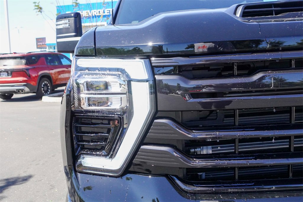 2025 Chevrolet Silverado 2500HD High Country photo 4