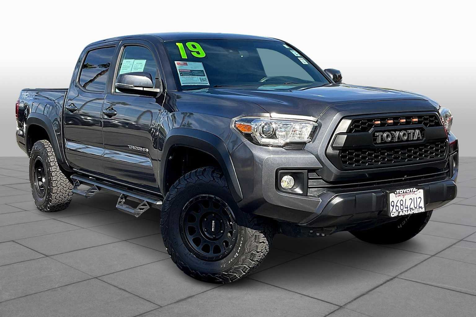 2019 Toyota Tacoma TRD photo 2