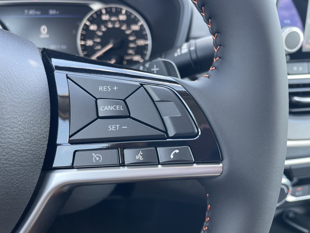 2025 Nissan Altima SR photo 10