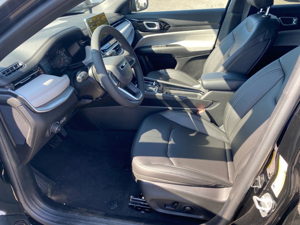 2025 Jeep Compass Limited photo 4