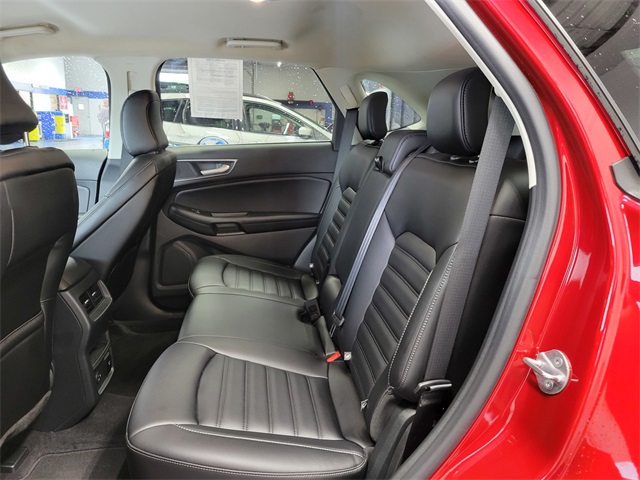 2022 Ford Edge SEL photo 17