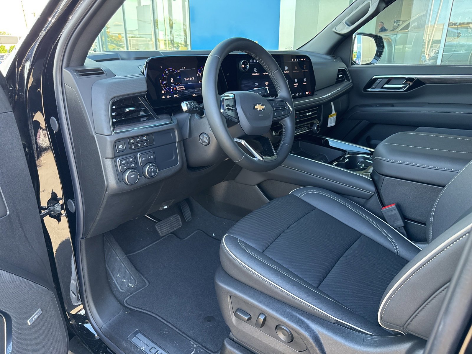 2025 Chevrolet Suburban Premier photo 17