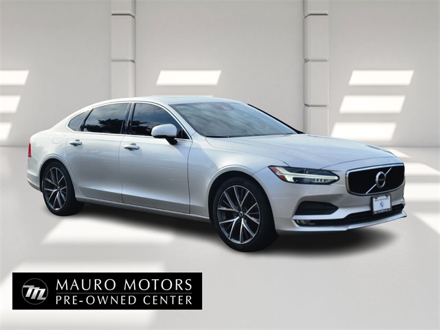 2018 Volvo S90 Momentum's photo