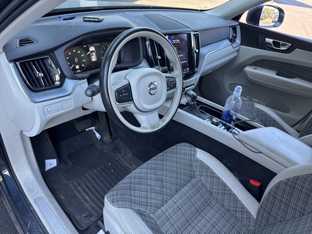 2020 Volvo XC60 T5 Momentum photo 8