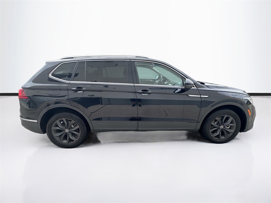 2024 Volkswagen Tiguan SE Wolfsburg Edition photo 3