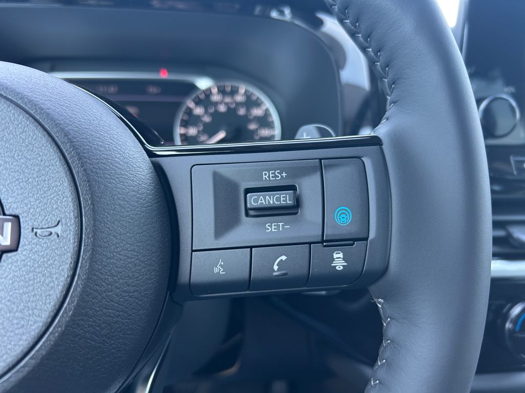2025 Nissan Pathfinder SL photo 16