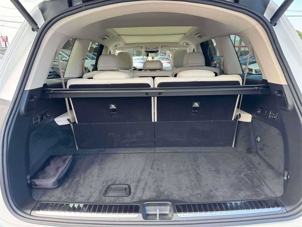 2026 Mercedes Benz GLS 450 4MATIC photo 3