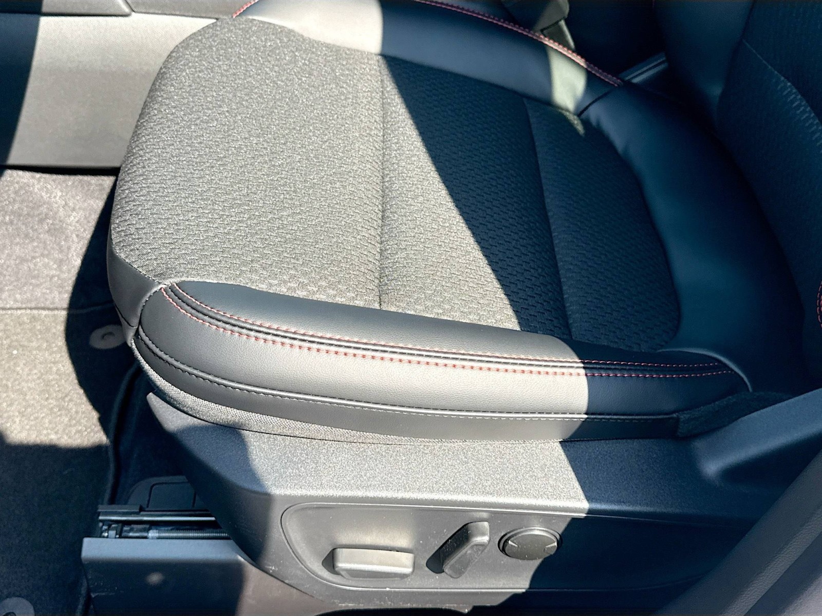 2026 Ford Escape ST-Line photo 18