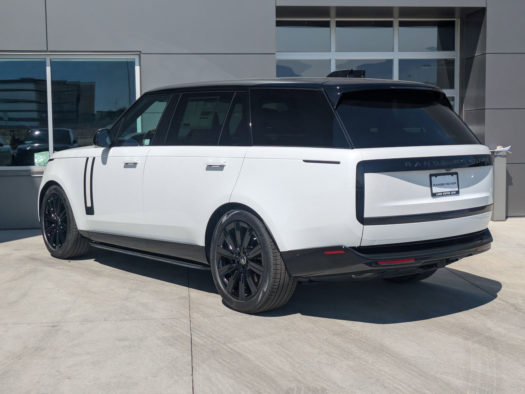 2025 Land Rover Range Rover SE photo 8