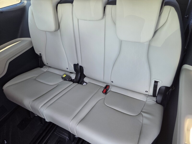 2026 Kia Carnival EX photo 6