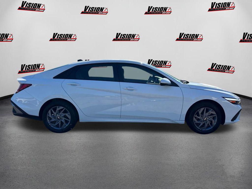 2025 Hyundai Elantra Hybrid Blue photo 4