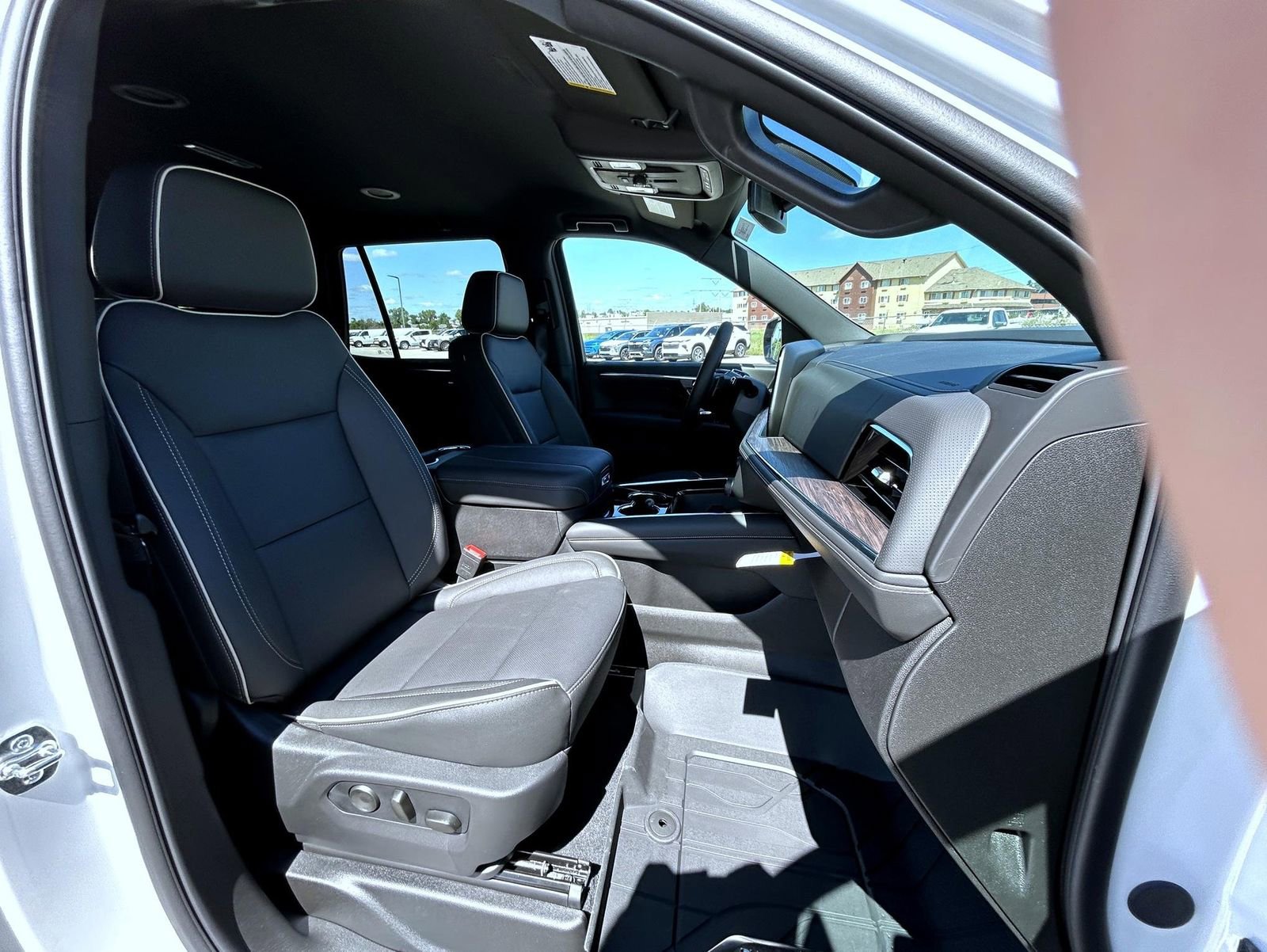 2025 Chevrolet Tahoe Premier photo 15